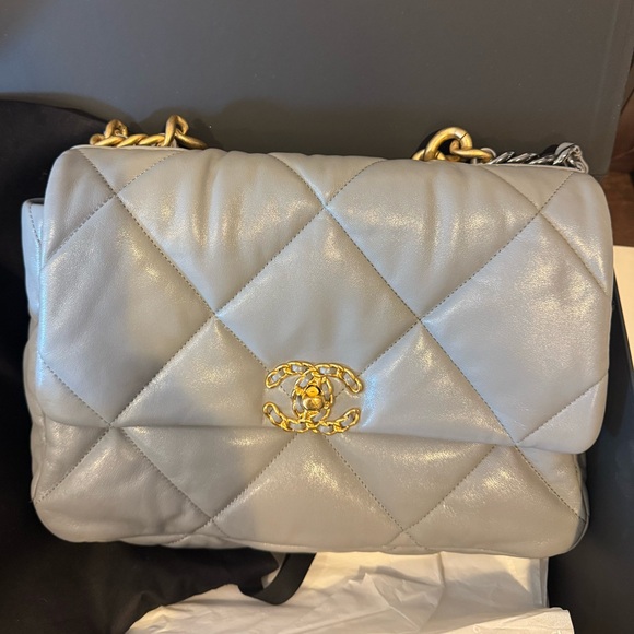 CHANEL 19 Grey Quilted Goatskin Medium Bag Ruthenium Silver Gold Hardware Purse - Picture 3 of 13